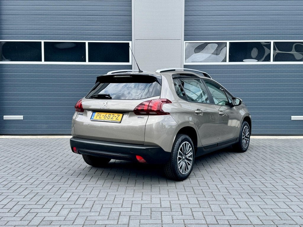 Peugeot 2008 1.2/ 110 PK Blue Lion NAP/ LED/ Pano/ NAV/ Face, Auto's, Peugeot, Voorwielaandrijving, Stof, Euro 6, Parkeersensor