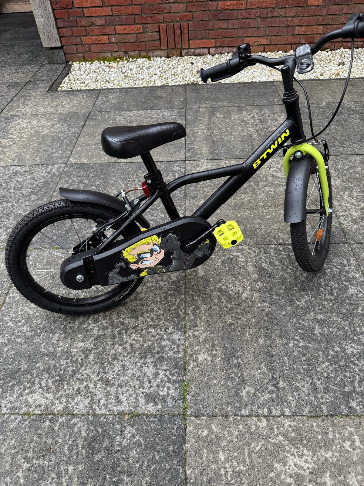 B'Twin Kinderfiets 16 inch - Zwart/Geel, Fietsen en Brommers, Ophalen, Zo goed als nieuw, Velgrem, 16 tot 20 inch