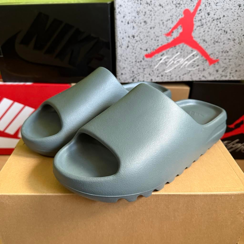 Adidas Yeezy Slide 'Slate Marine' - Maat 46, Slippers, Overige kleuren, Nieuw, Ophalen of Verzenden