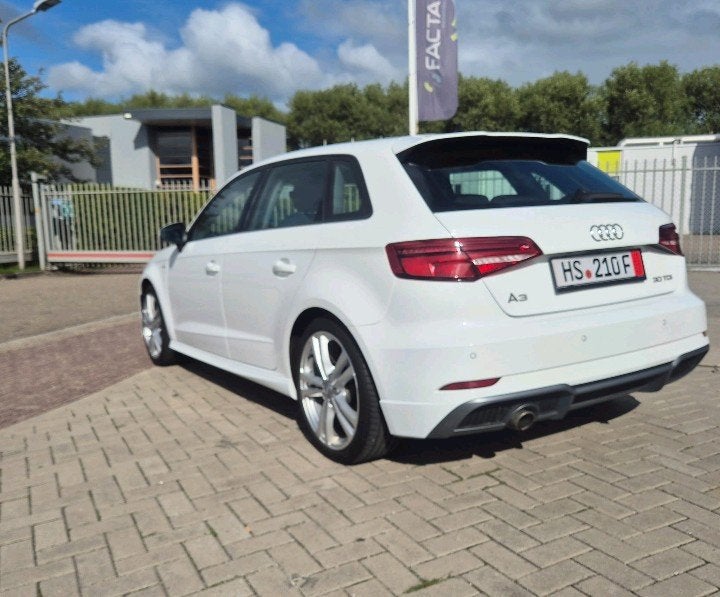 Audi A3 SPORTBACK 30 TDI 116 Pk 7 traps automaat, Auto's, Audi, Stof, Euro 6, 4 cilinders, Wit