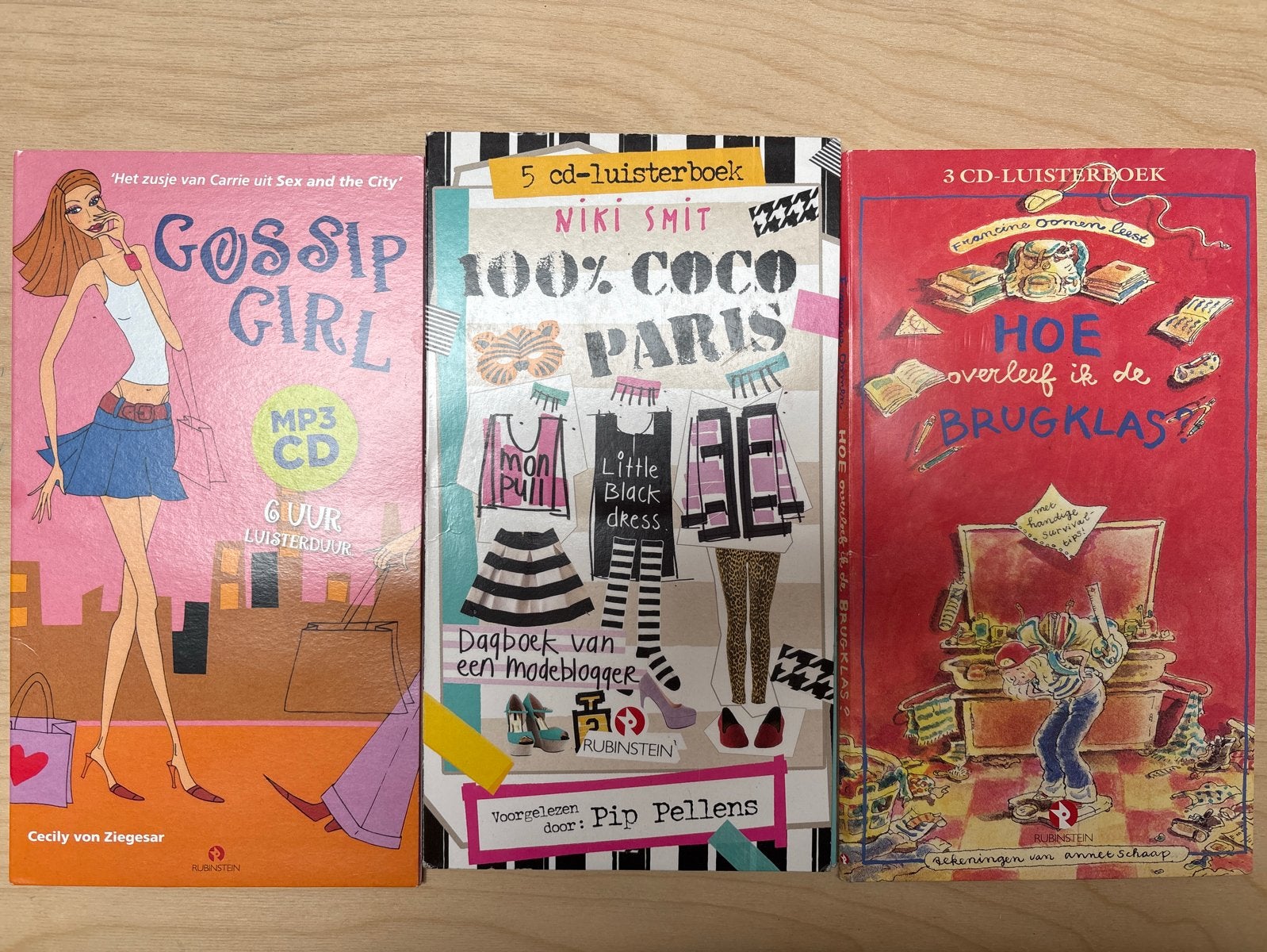 3 luisterboeken Gossip Girl, 100% Coco, Hoe overleef ik, Ophalen of Verzenden, Zo goed als nieuw, Fictie