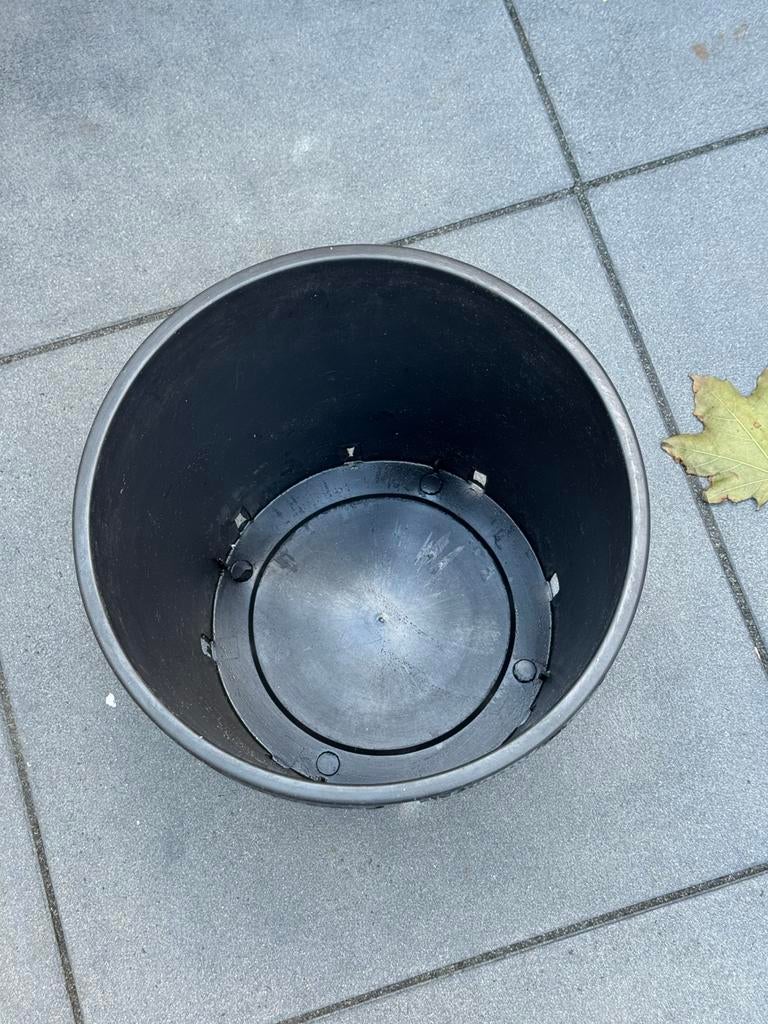 130 stuks Kweekpotten 15 liter, Ophalen, Kunststof, Rond, Zo goed als nieuw