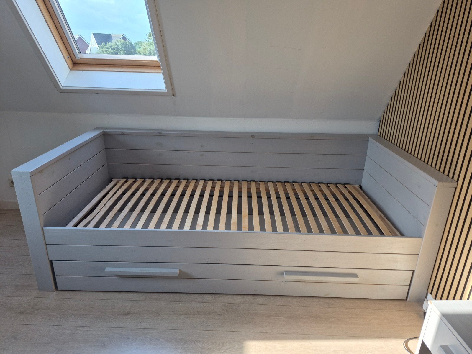 Eenpersoonsbed Dennis van het merk Woood, Ophalen, Gebruikt, 90 cm, Eenpersoons