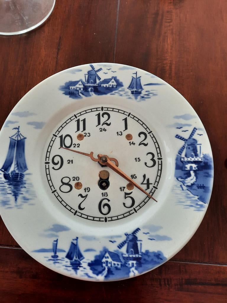 Peter wandklokje - Delfts blauw decor - Werkend, Antiek en Kunst, Antiek | Klokken, Ophalen