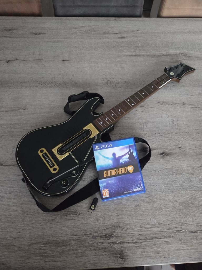 Guitar Hero Live PS4 met gitaar, Muziek, 2 spelers, Ophalen of Verzenden, Zo goed als nieuw