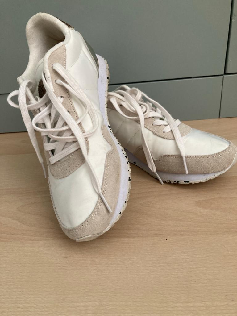 Witte sneakers met gouden accenten, Woden maat 40, Kleding | Dames, Schoenen, Ophalen of Verzenden, Zo goed als nieuw, Wit, Sneakers of Gympen