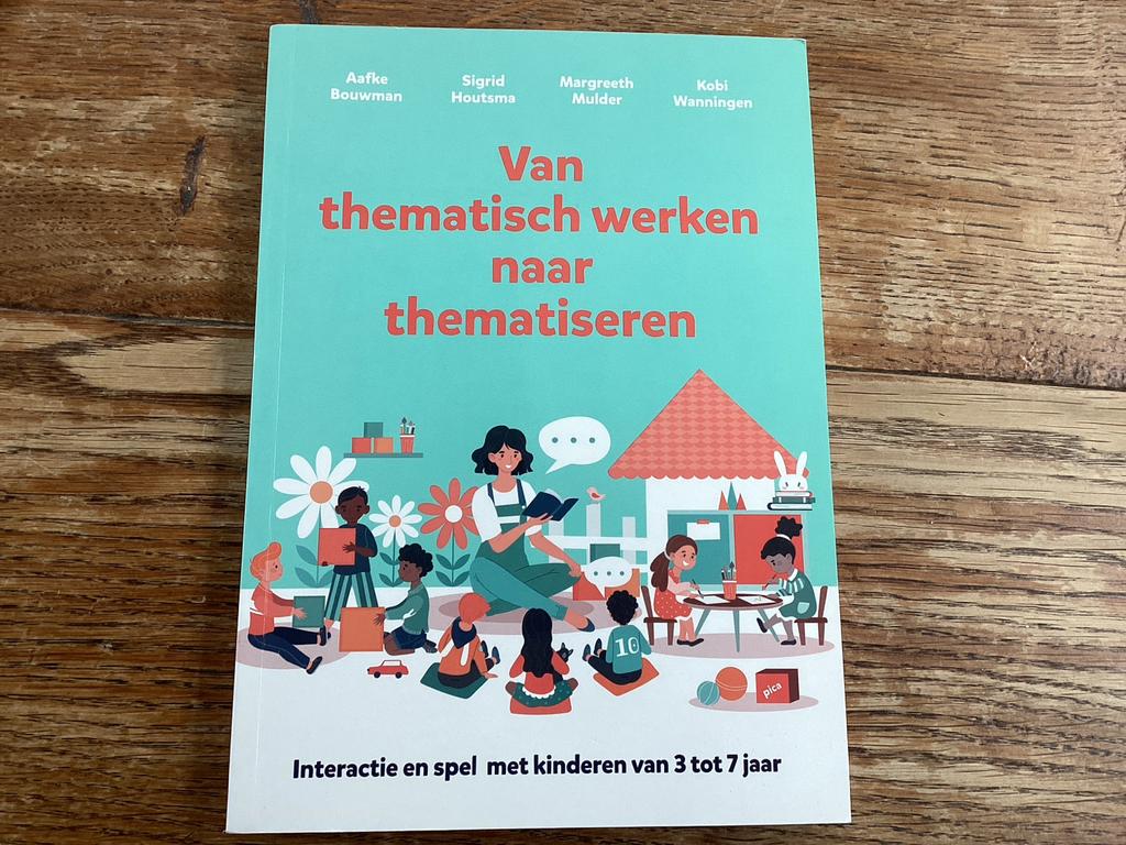 Van thematisch werken naar thematiseren - Pica, Boeken, Kinderboeken | Baby's en Peuters, Zo goed als nieuw, 3 tot 4 jaar, Ophalen of Verzenden