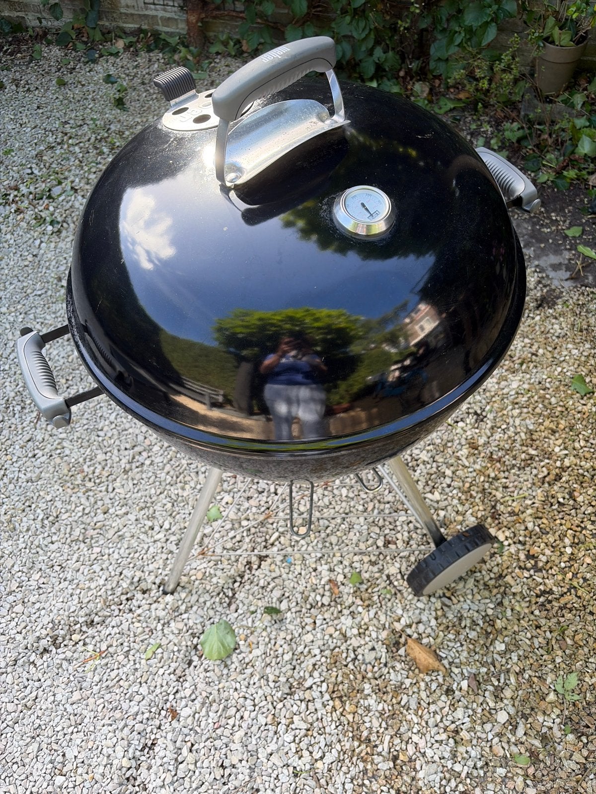 Weber Kettle premium 57cm met briketten starter, Ophalen, Gebruikt