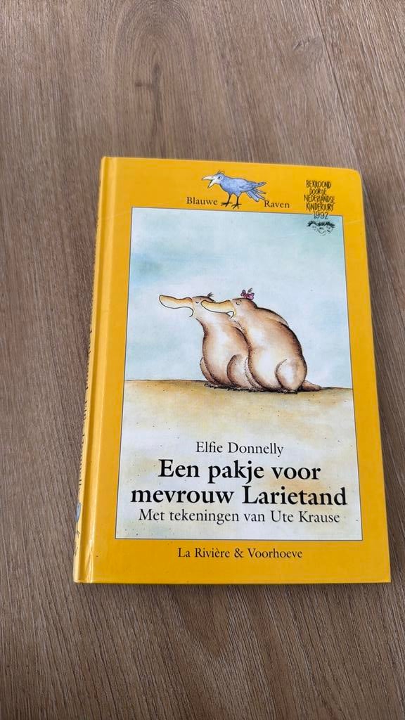 E. Donnelly - Een pakje voor mevrouw Larietand, Ophalen of Verzenden, Zo goed als nieuw, E. Donnelly, Fictie algemeen