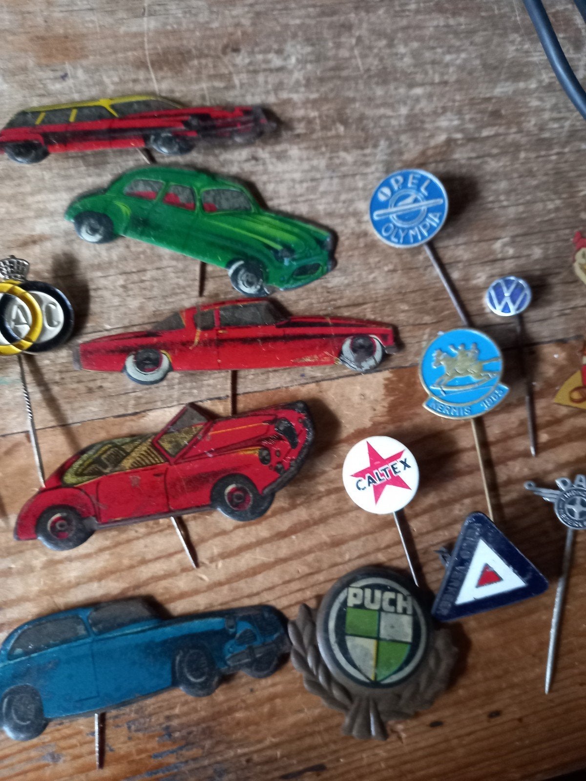 Vintage Speldjes en Pins - Auto's, Reclame, Divers, Verzamelen, Ophalen of Verzenden, Gebruikt, Overige typen