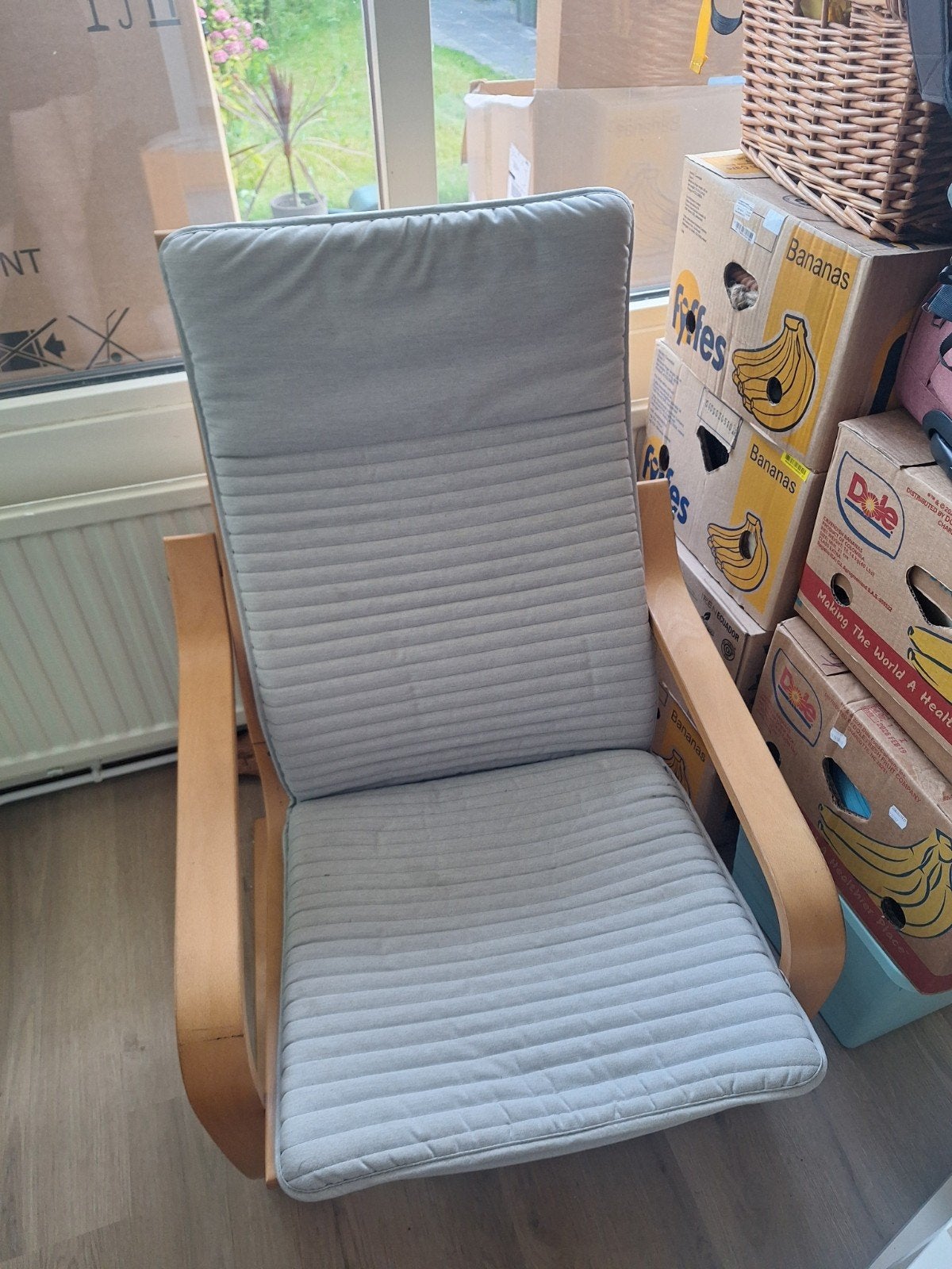 Ikea Poang stoel met lichtgrijze kussen, Huis en Inrichting, Stoelen, Ophalen, Gebruikt, Grijs, Eén