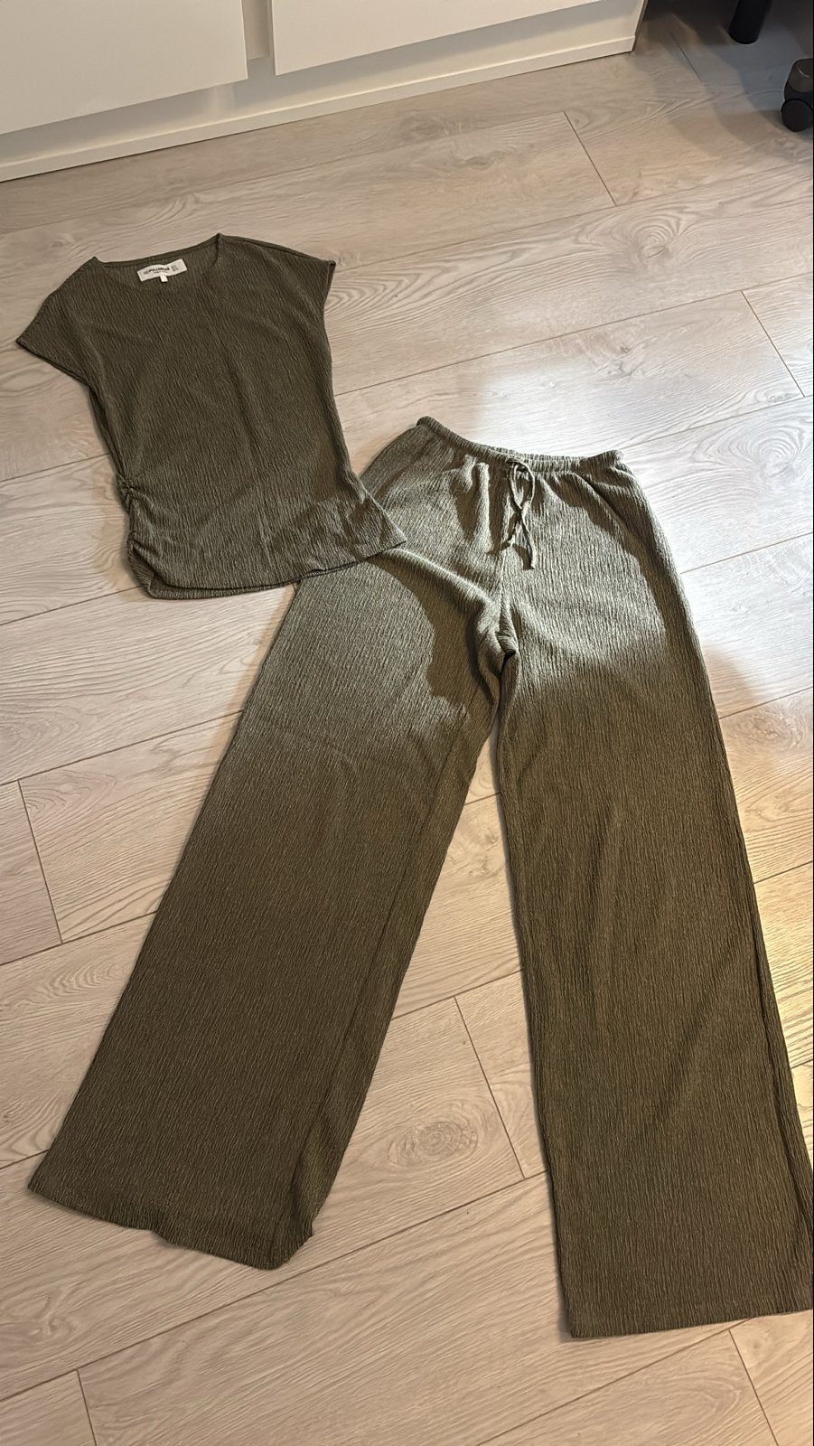 Pull and Bear set: broek XS, shirt S, Ophalen of Verzenden, Zo goed als nieuw, Maat 36 (S), Lang