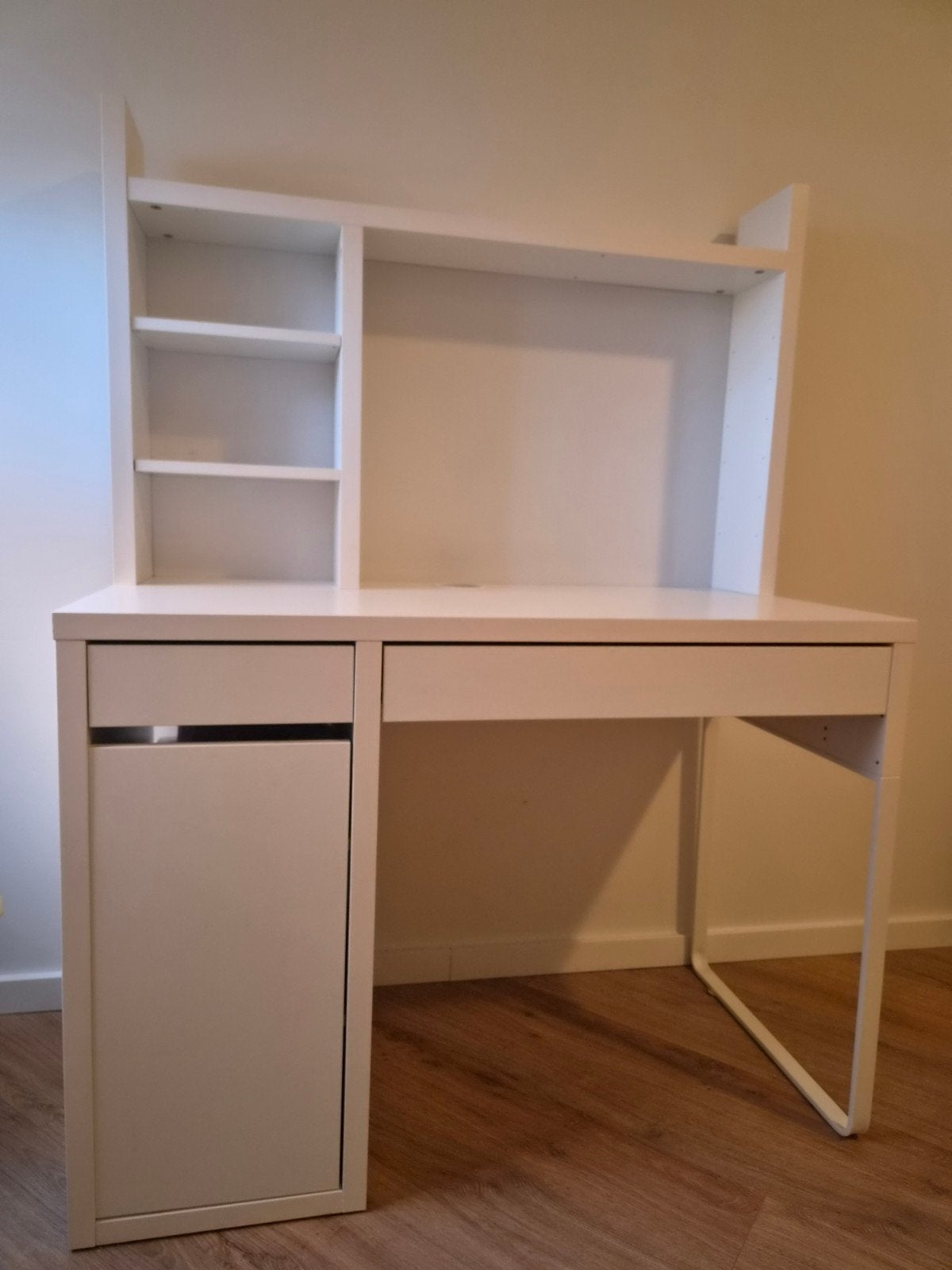 Micke wit bureau Ikea met opbergruimte en opzetstuk, Ophalen