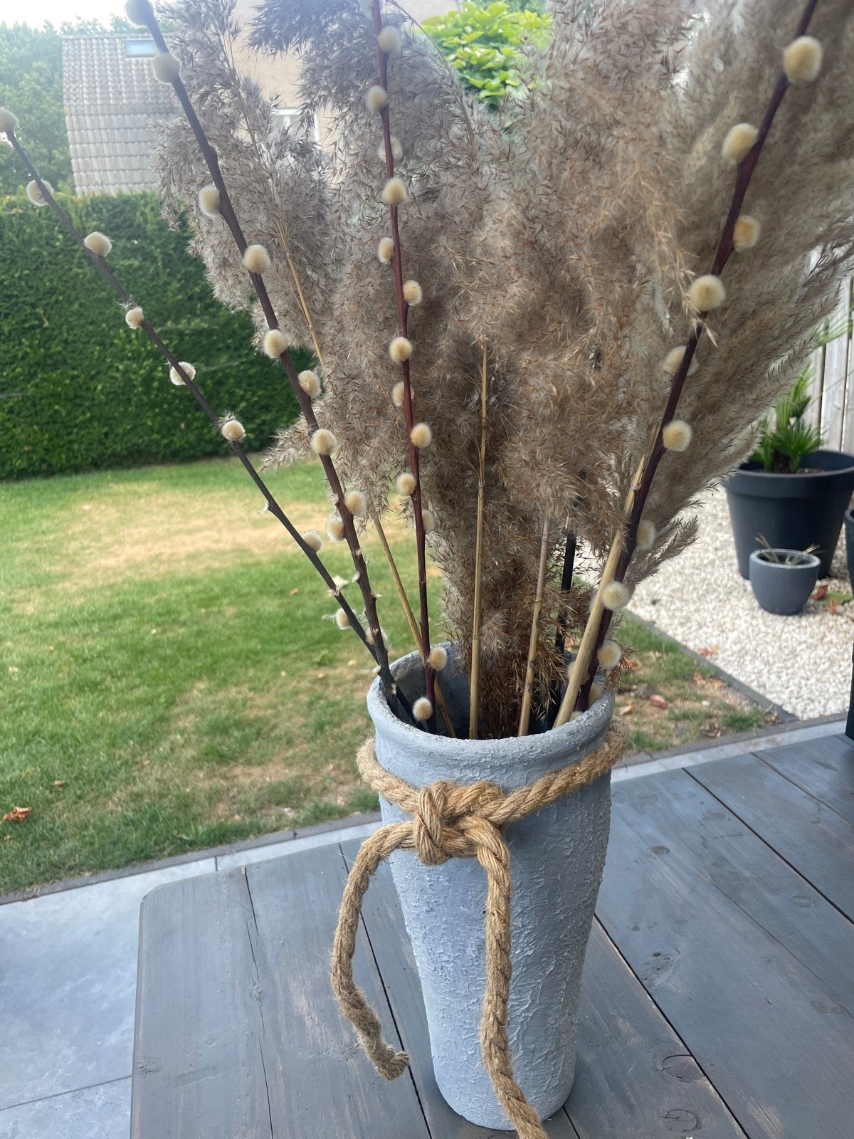 Decoratieve vaas met droogbloemen en wilgentakken - Gratis a, Ophalen, Overige materialen, Gebruikt, Inclusief droogbloemen