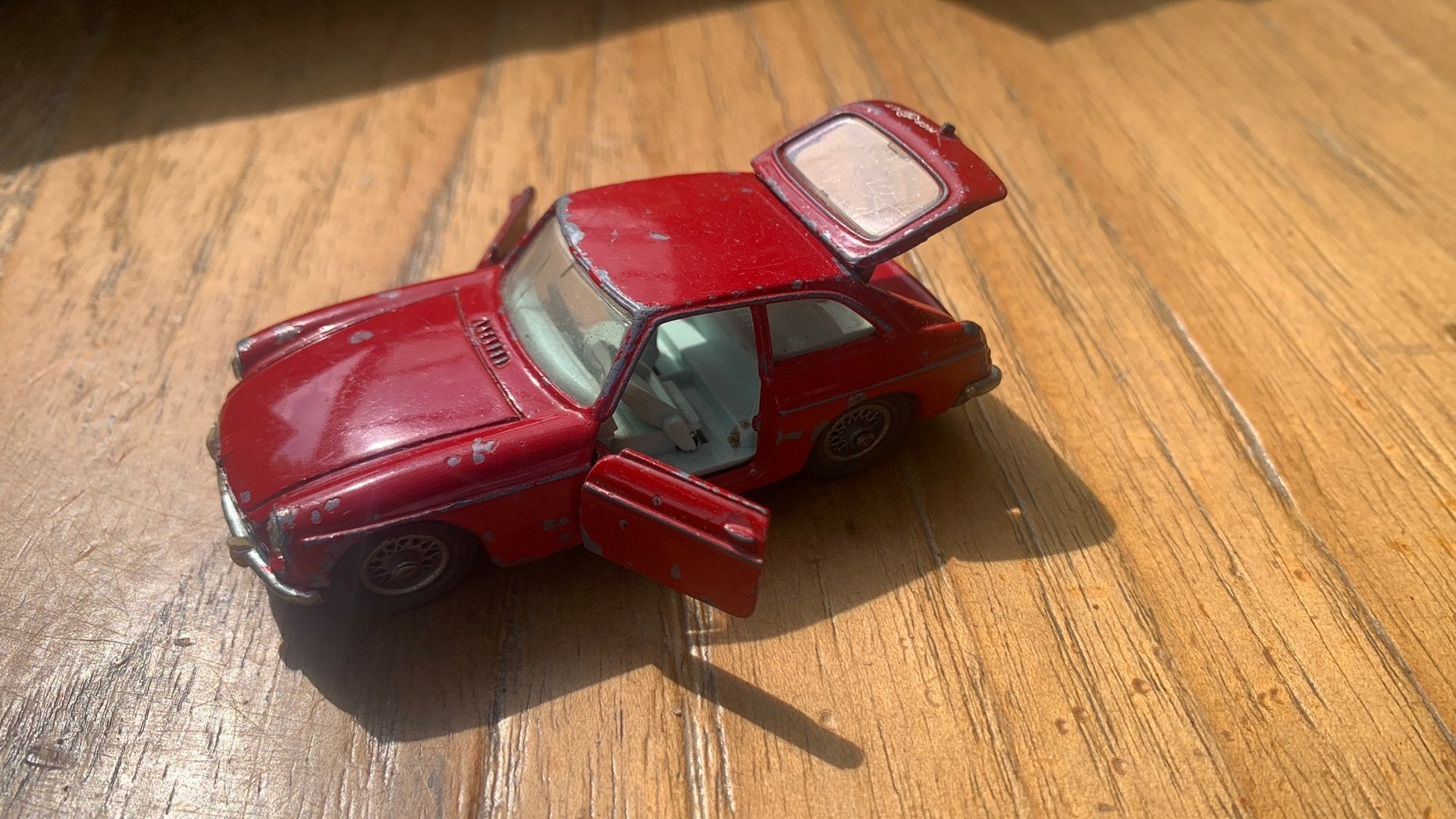 Corgi Toys MG B GT, Ophalen of Verzenden, Gebruikt, Auto, Corgi