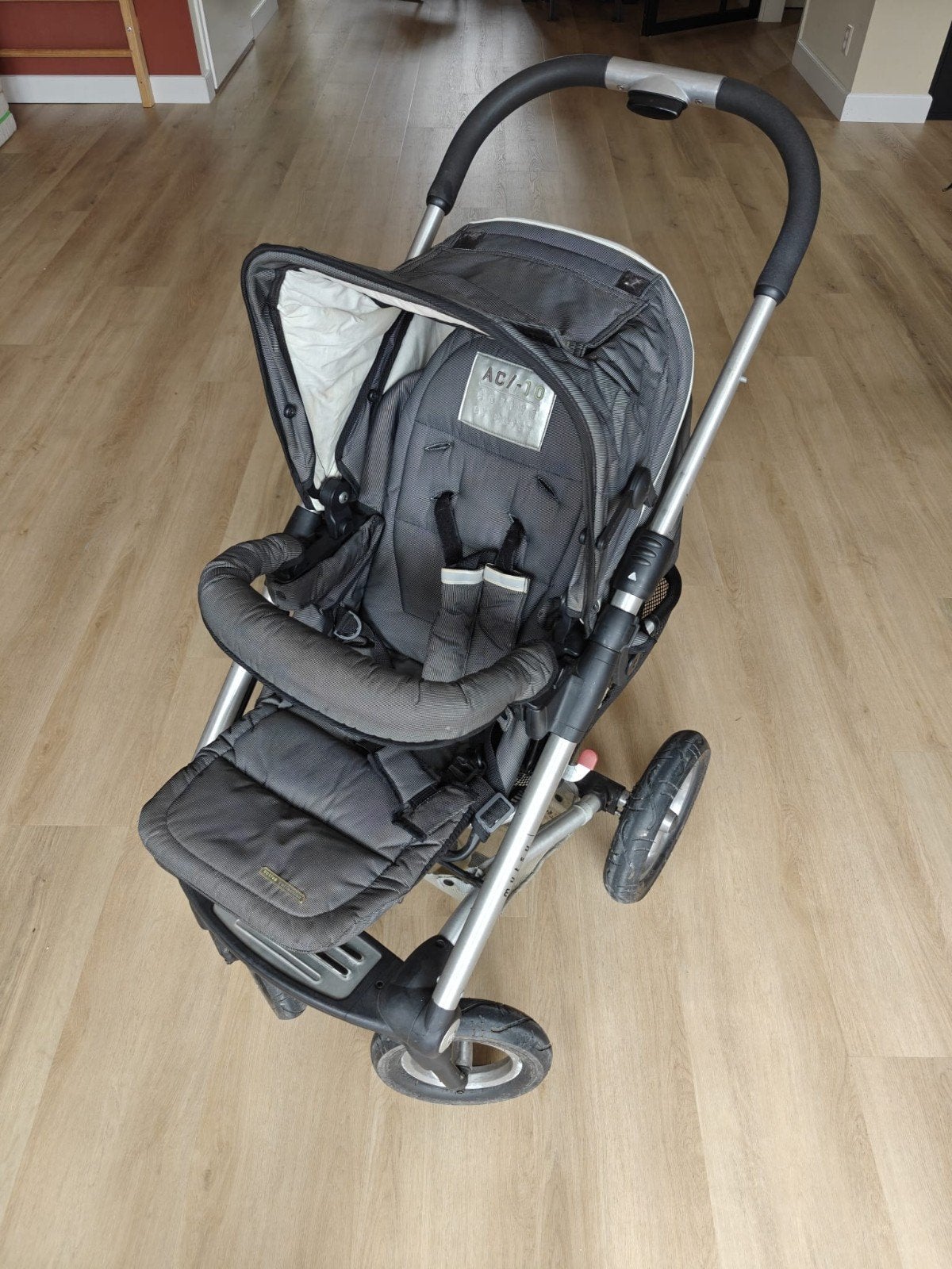 Mutsy Active kinderwagen met reiswieg en zitje. Bergen en of, Ophalen of Verzenden, Gebruikt, Mutsy, Luchtbanden