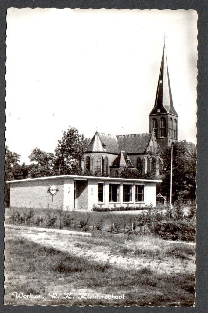 Oude Ansicht - Workum R. K. Kleuterschool - Frl., Ophalen of Verzenden, 1940 tot 1960, Ongelopen, Friesland