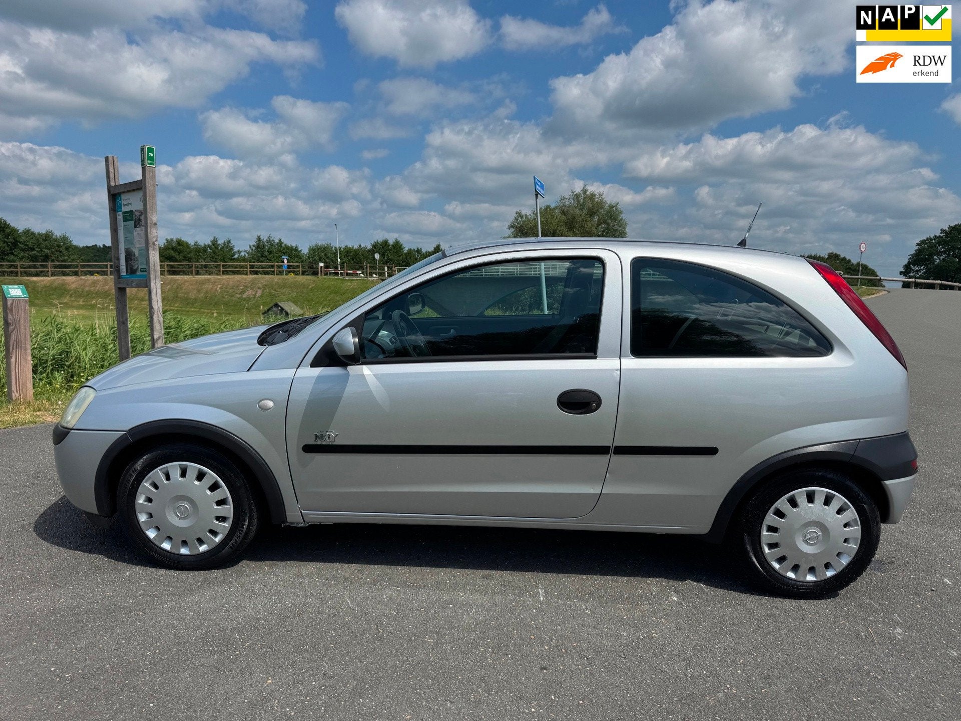 Opel Corsa 1.2-16V Njoy, Auto's, Voorwielaandrijving, Metallic lak, Gebruikt, 31 €/maand