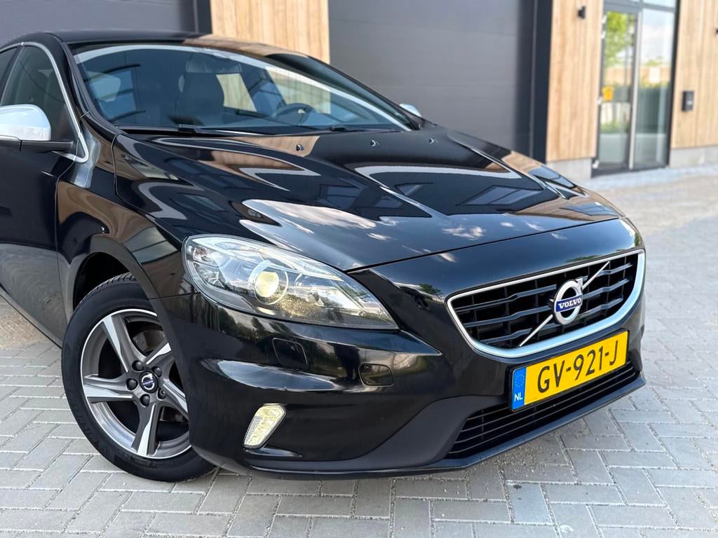 Volvo V40 2.0 D2 R-Design (bj 2015) XENON|EURO6|NAVI|LEER, Voorwielaandrijving, Gebruikt, 4 cilinders, 1969 cc