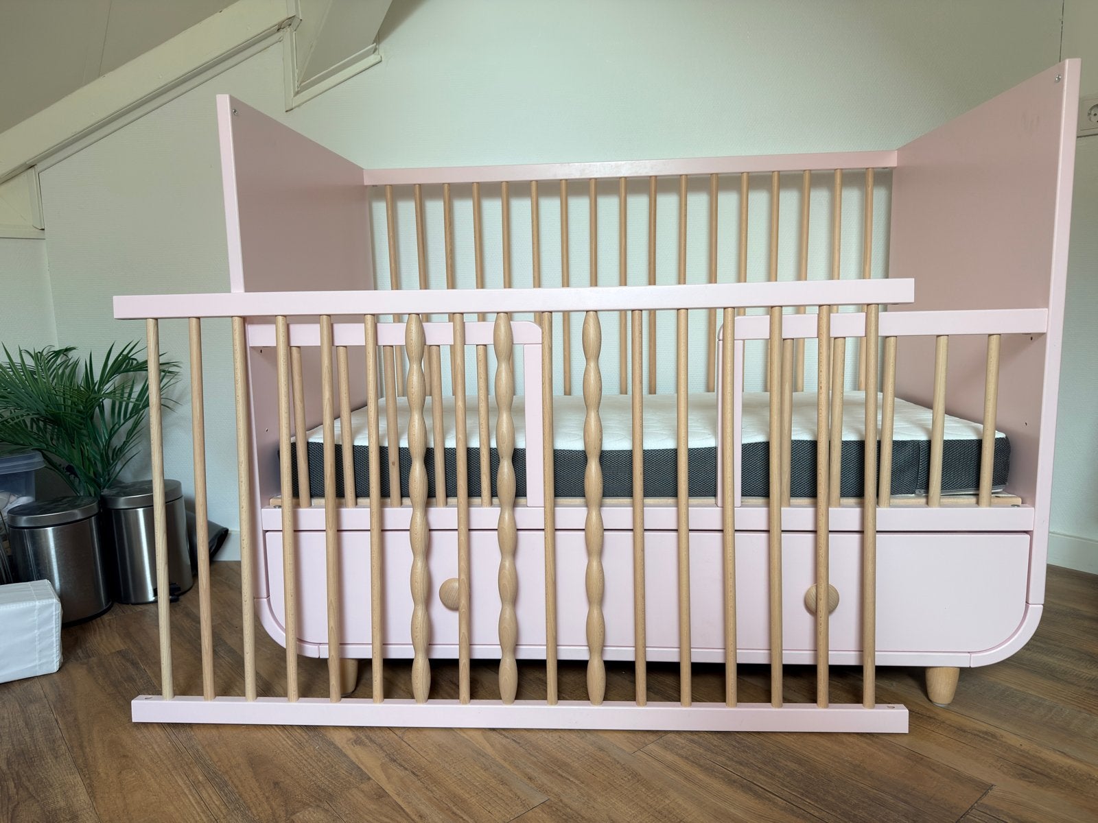 Roze kinderbed met lades en matras, Ophalen, 70 tot 85 cm, Zo goed als nieuw, Minder dan 140 cm