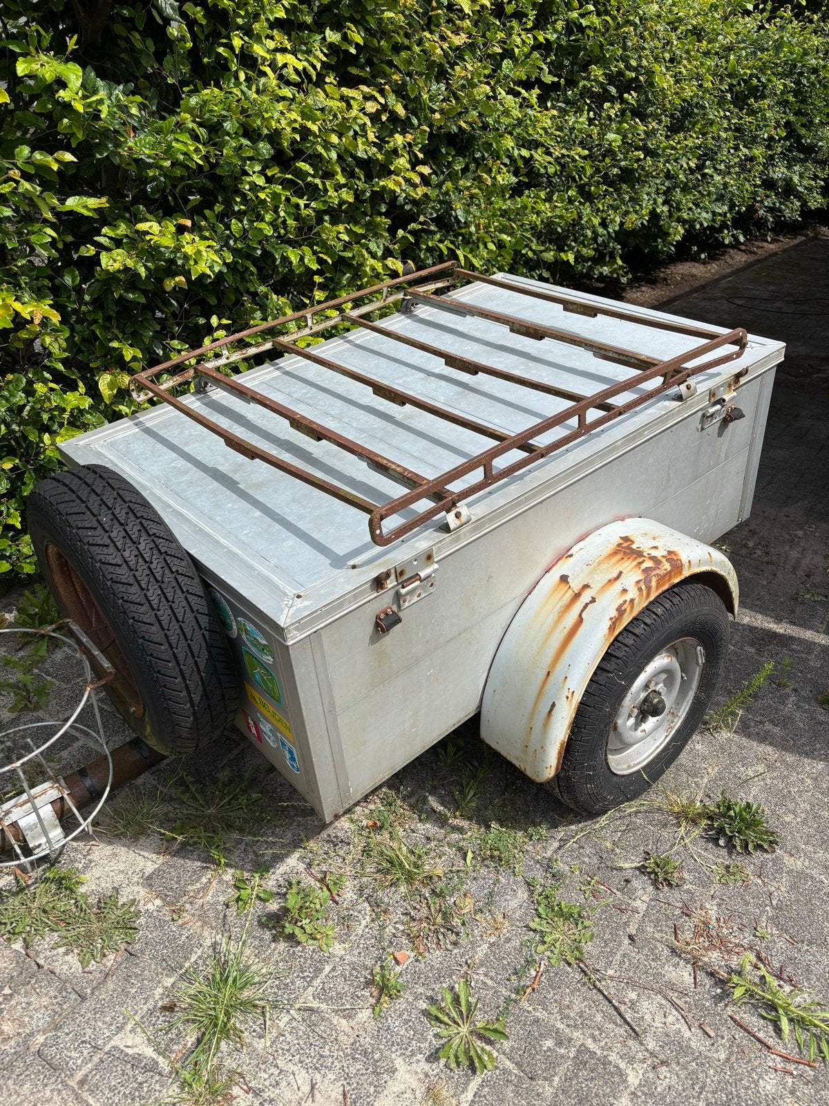 Compacte aanhanger met imperiaal en reservewiel, Ophalen, Gebruikt
