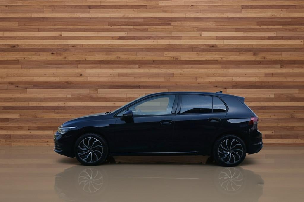 Volkswagen Golf 1.0 TSI Life | 17" LMV | LOUNGE PAKKET, Stof, Gebruikt, 620 kg, Zwart