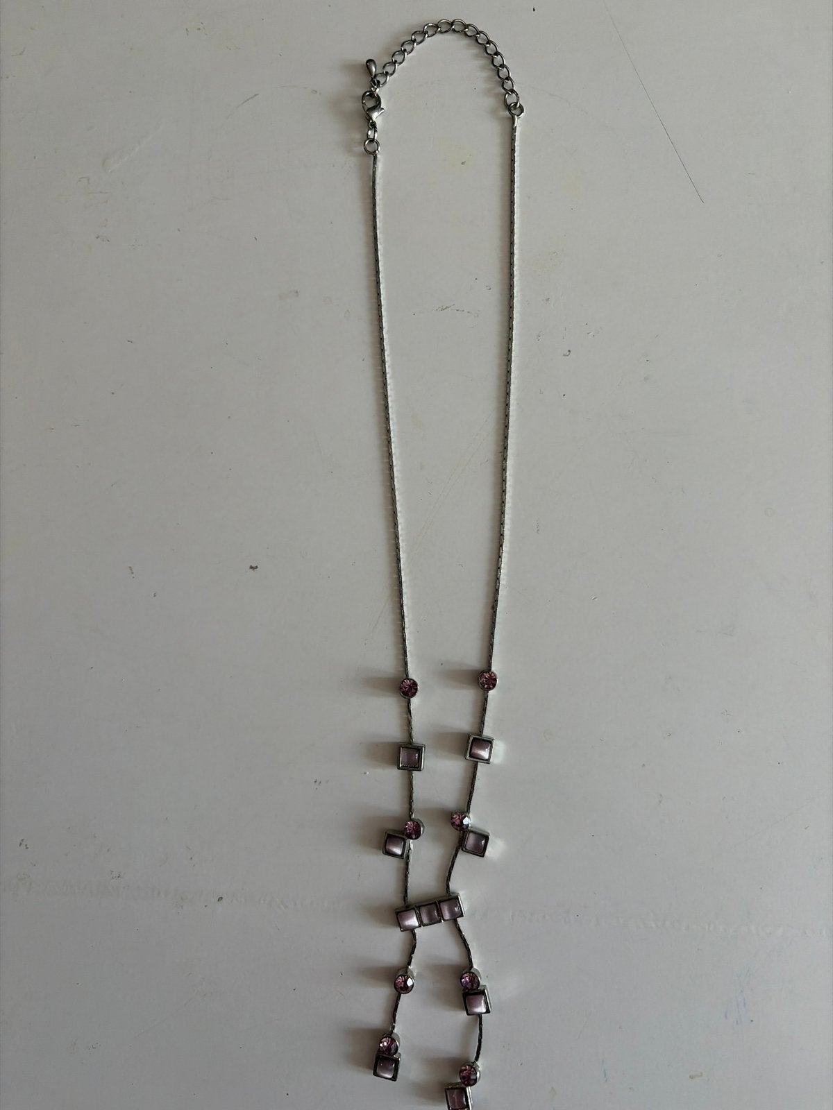 Zilverkleurige ketting met paarse steentjes, Met kristal, Overige materialen, Ophalen of Verzenden, Zo goed als nieuw
