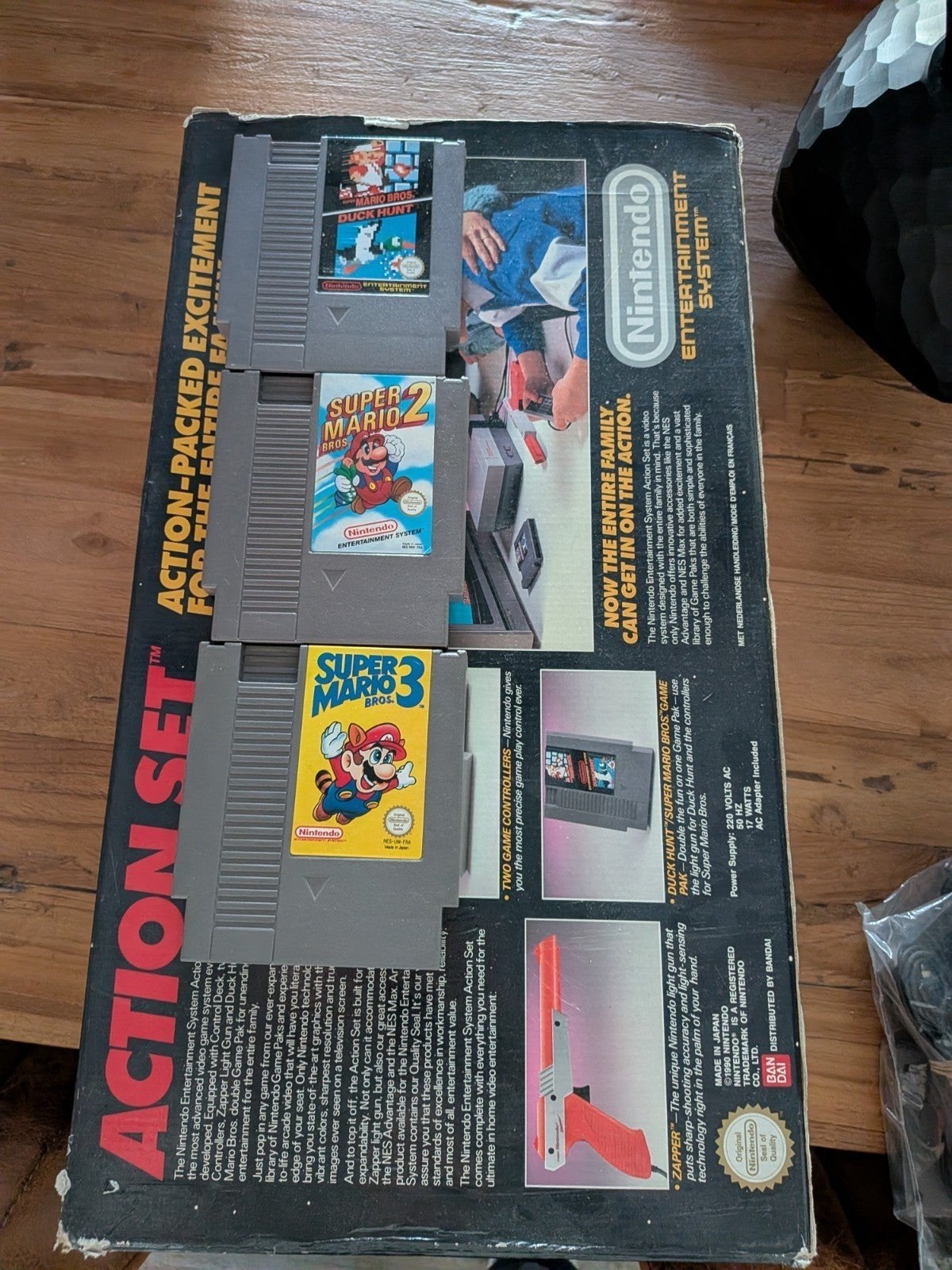 Nintendo NES Action Set met Zapper, controllers en games, Verzenden, Zo goed als nieuw, Met 2 controllers, Met games