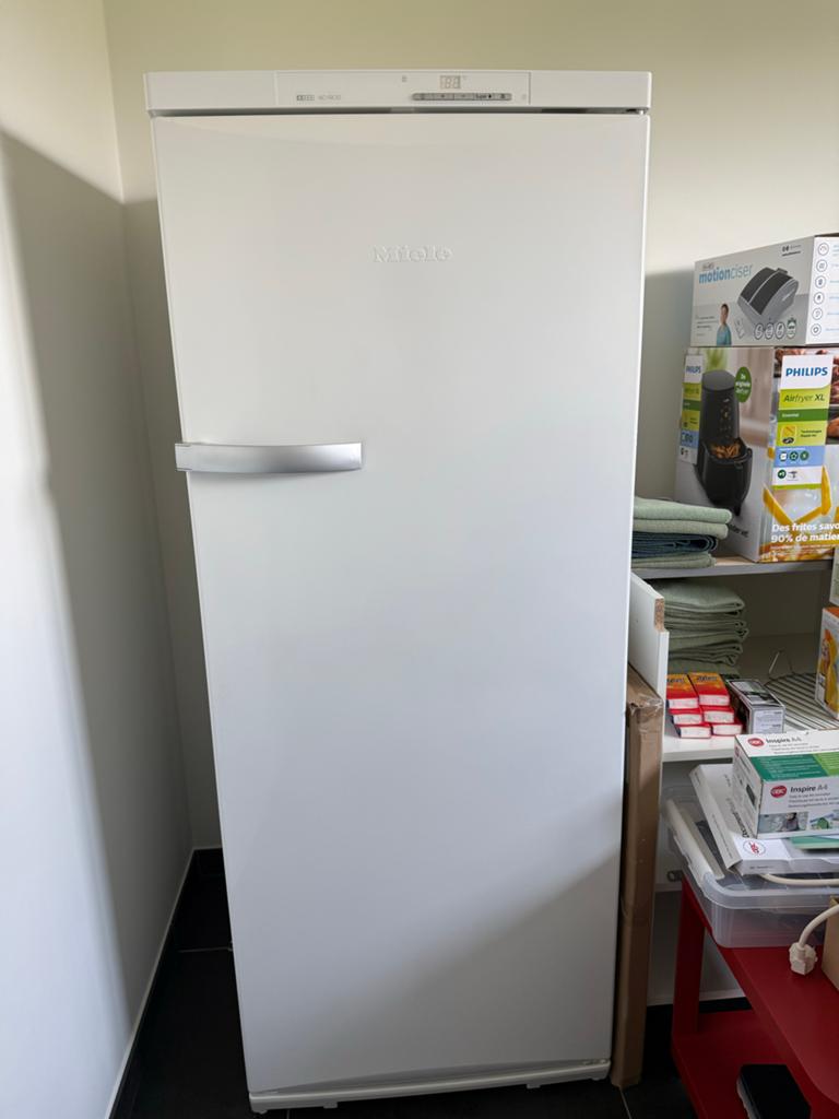 Miele Vrieskast met No Frost - Zo goed als nieuw, Vrieskast, Zo goed als nieuw, 160 cm of meer, Ophalen of Verzenden