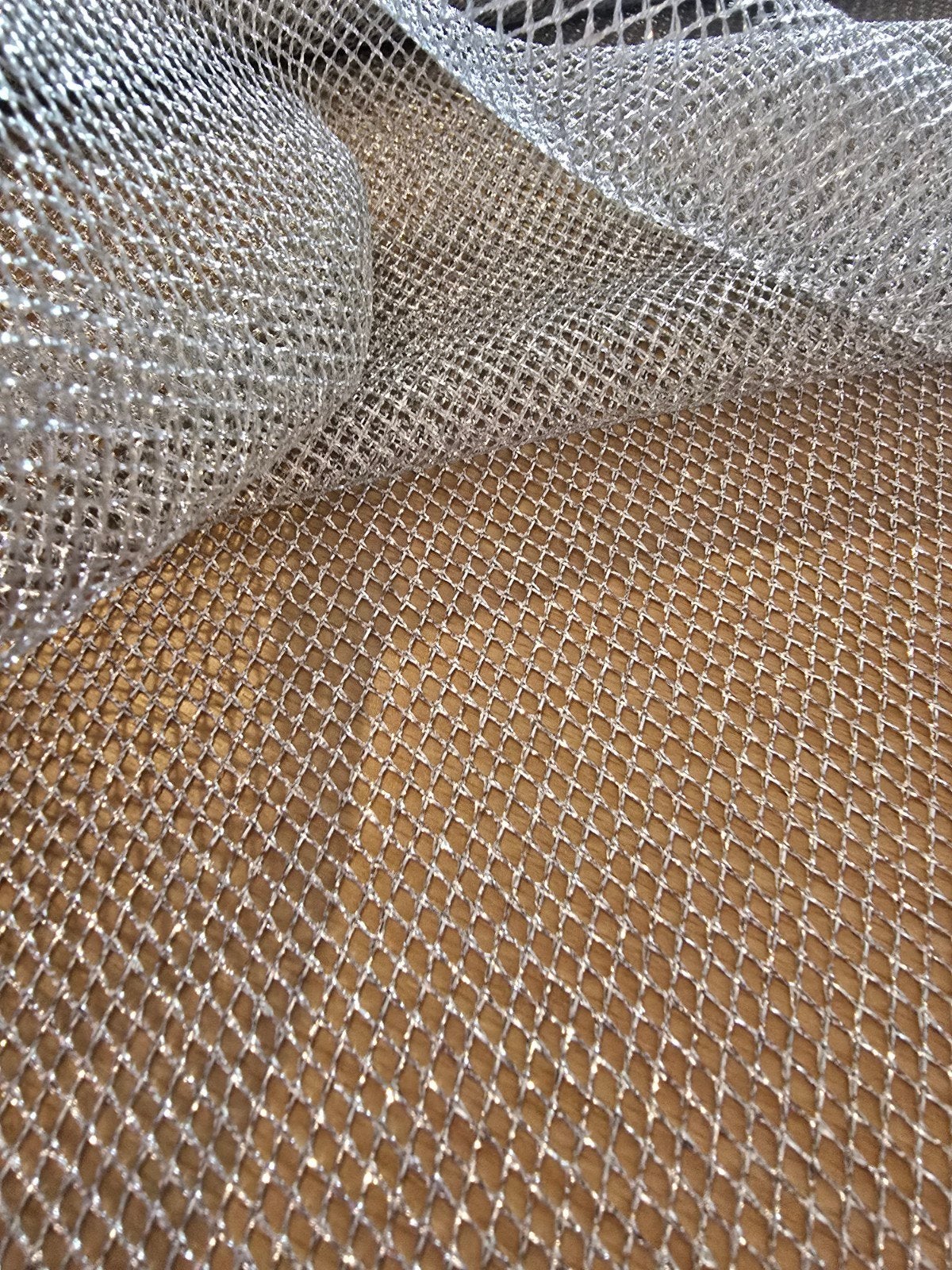 tule zilverkleurig, Hobby en Vrije tijd, Stoffen en Lappen, 120 cm of meer, Nieuw, Ophalen of Verzenden, Polyester