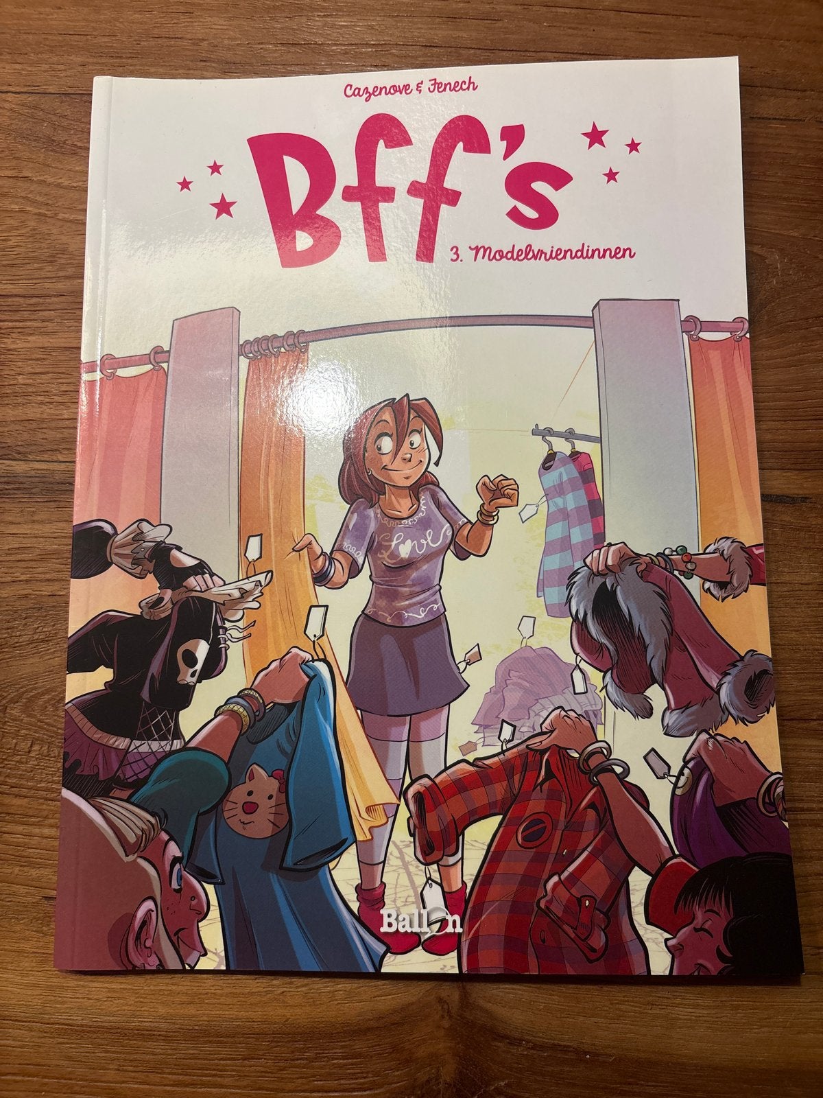 Bff's 3. Modelvriendinnen - Cazenove & Jenech, Boeken, Eén stripboek, Ophalen of Verzenden, Zo goed als nieuw