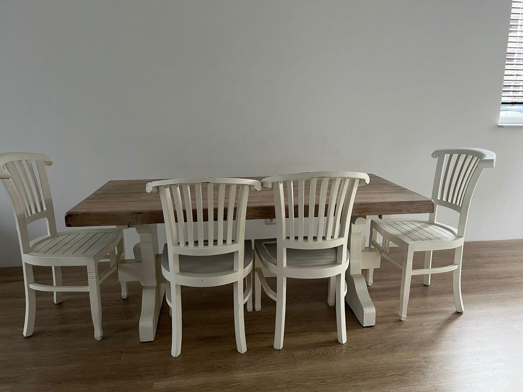 Houten eettafel met stoelen, Ophalen