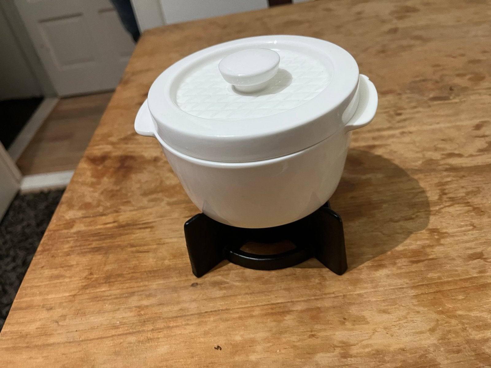 Witte keramische fonduepan met standaard, Overige typen, Ophalen of Verzenden, Zo goed als nieuw, Steen/keramiek