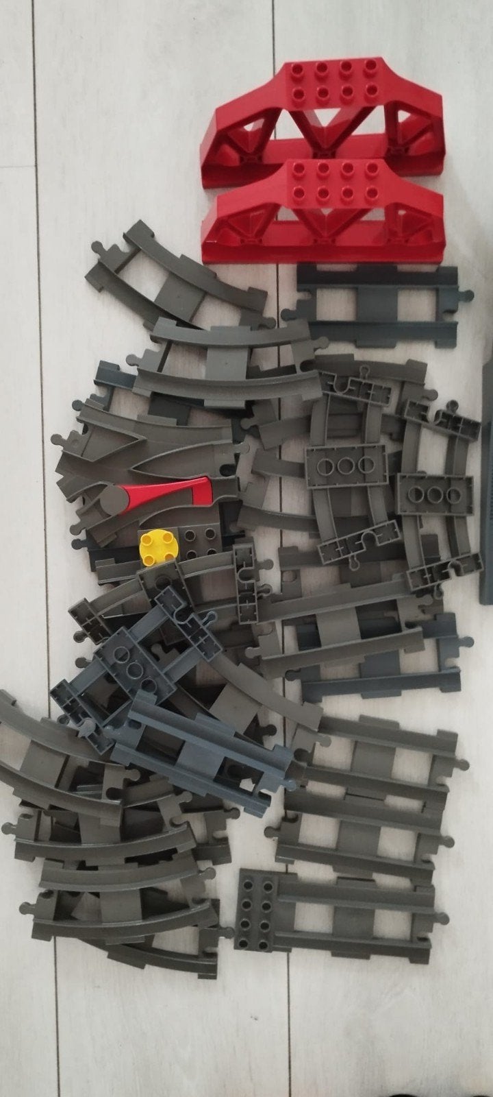Grote partij LEGO Duplo met treinrails, bruggen en figuren, Ophalen, Inclusief minifiguren, Gebruikt, Duplo