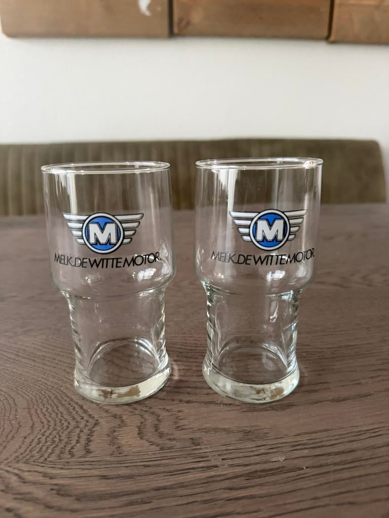 Twee glazen Melk de Witte Motor Vintage, Glas of Glazen, Nieuw, Ophalen of Verzenden, Glas