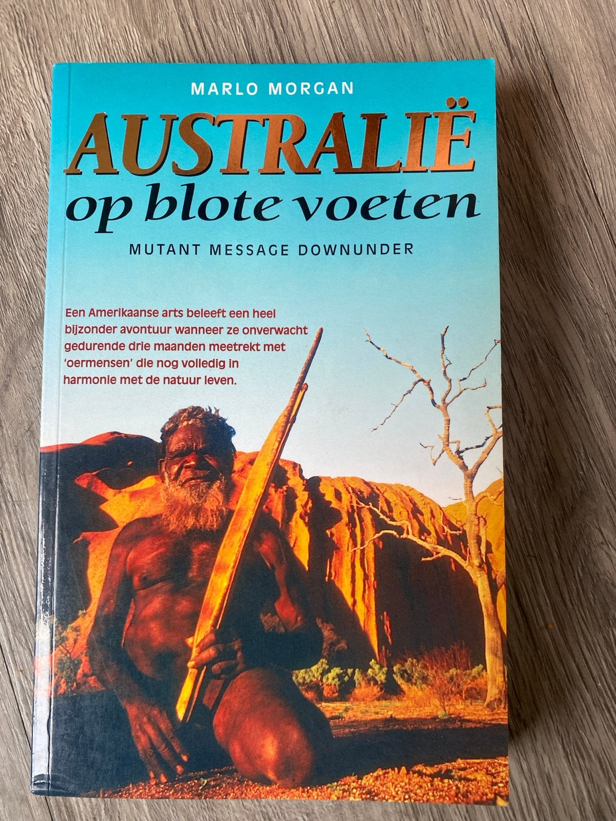 Australië op blote voeten - Marlo Morgan, Reisgids of -boek, Gelezen, Overige merken, Australië en Nieuw-Zeeland