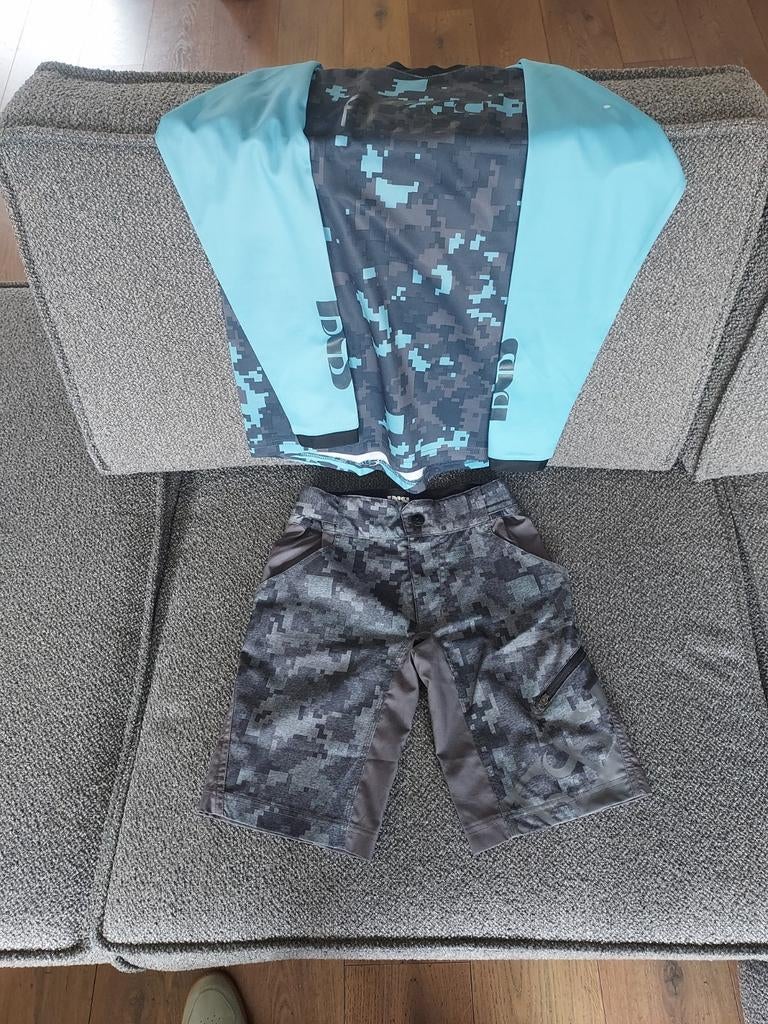 MTB setje IXS, maat 140, shirt en korte broek, Fietsen en Brommers, Fietsaccessoires | Fietskleding, Ophalen of Verzenden, Gebruikt