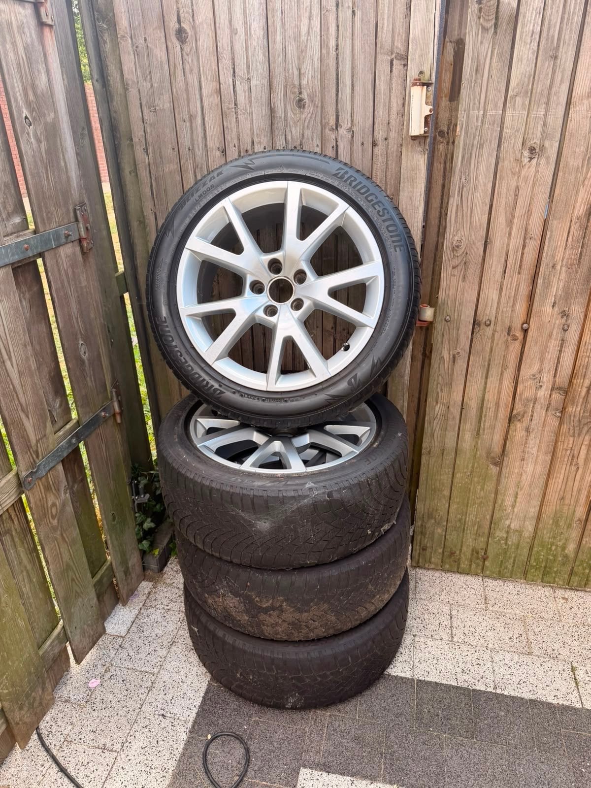 Complete set velgen en Bridgestone allseason banden, Ophalen, 18 inch, Gebruikt, Banden en Velgen