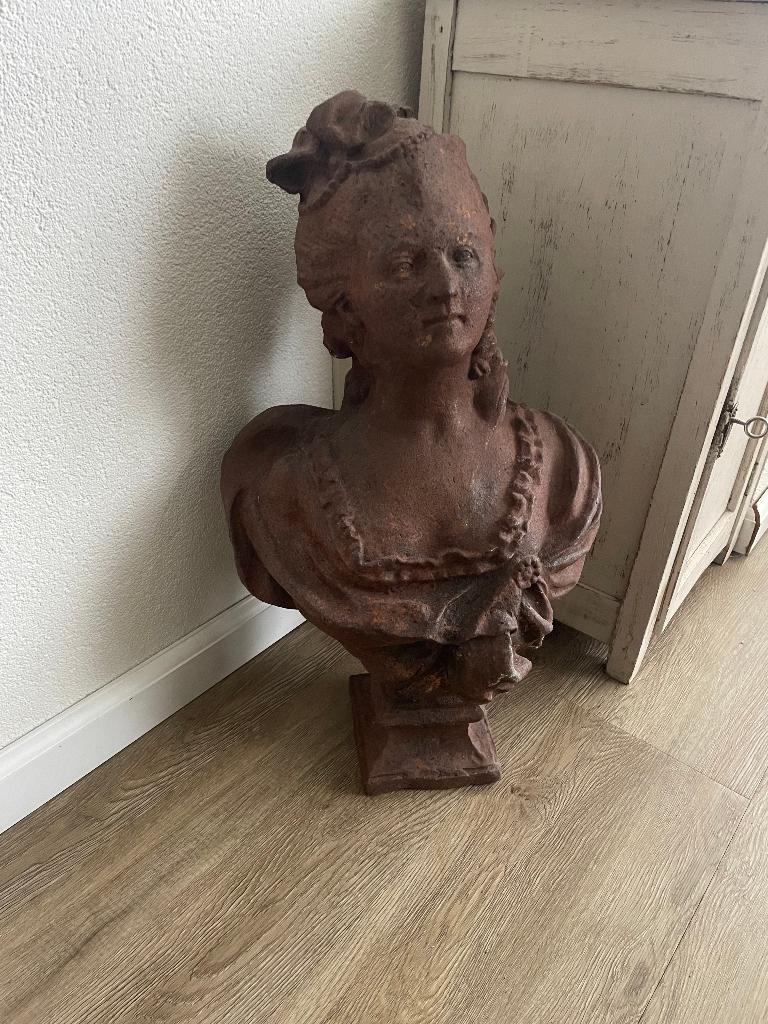 GIETIJZER ,Groot Vrouw Beeld, Ophalen