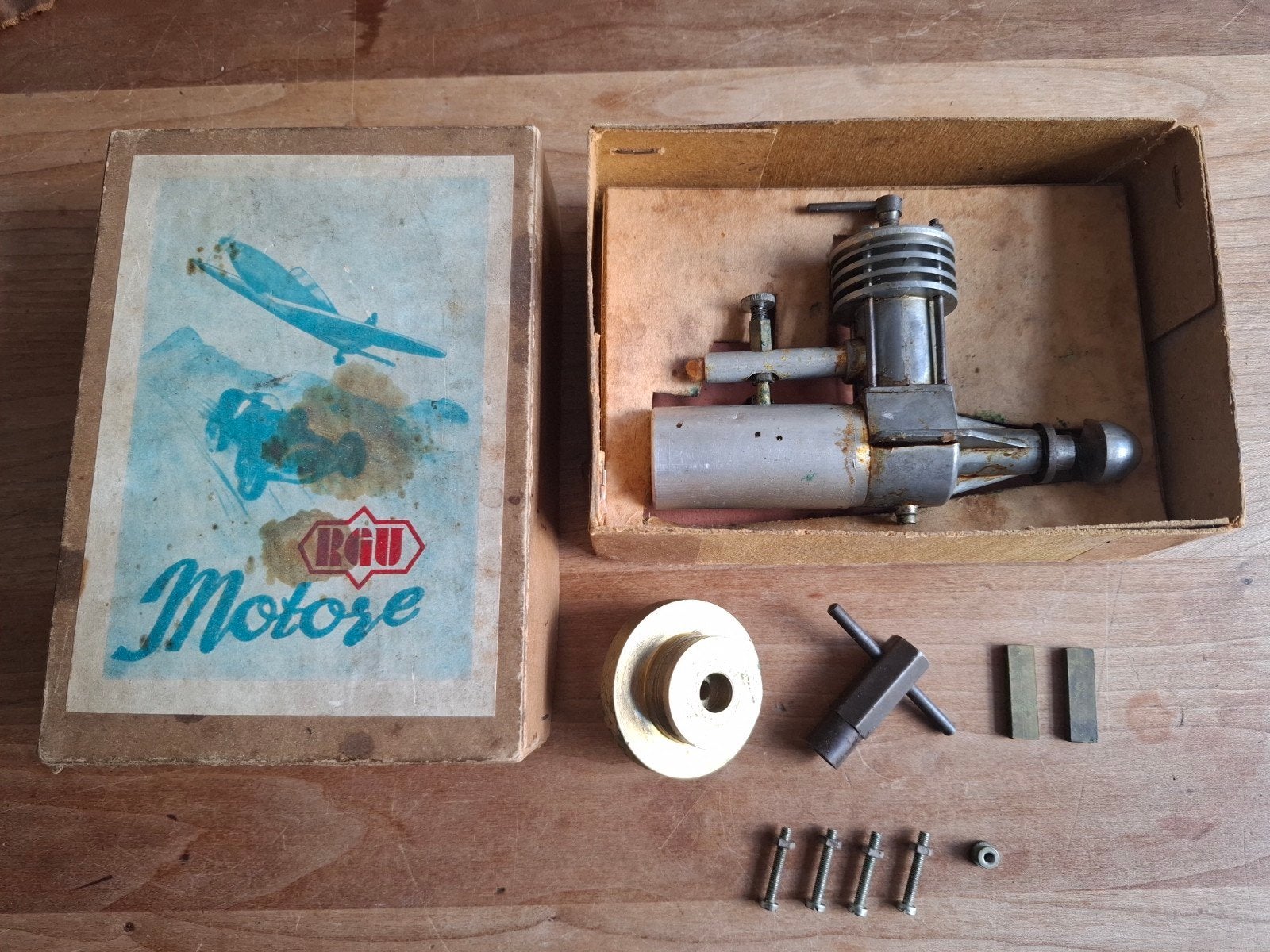 Zeldzame antieke RGU miniatuur dieselmotor, Ophalen of Verzenden