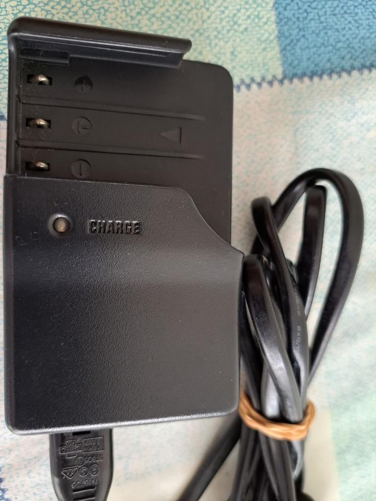 Konica fotocamera DR-BC-K4 charger, Ophalen of Verzenden, Zo goed als nieuw