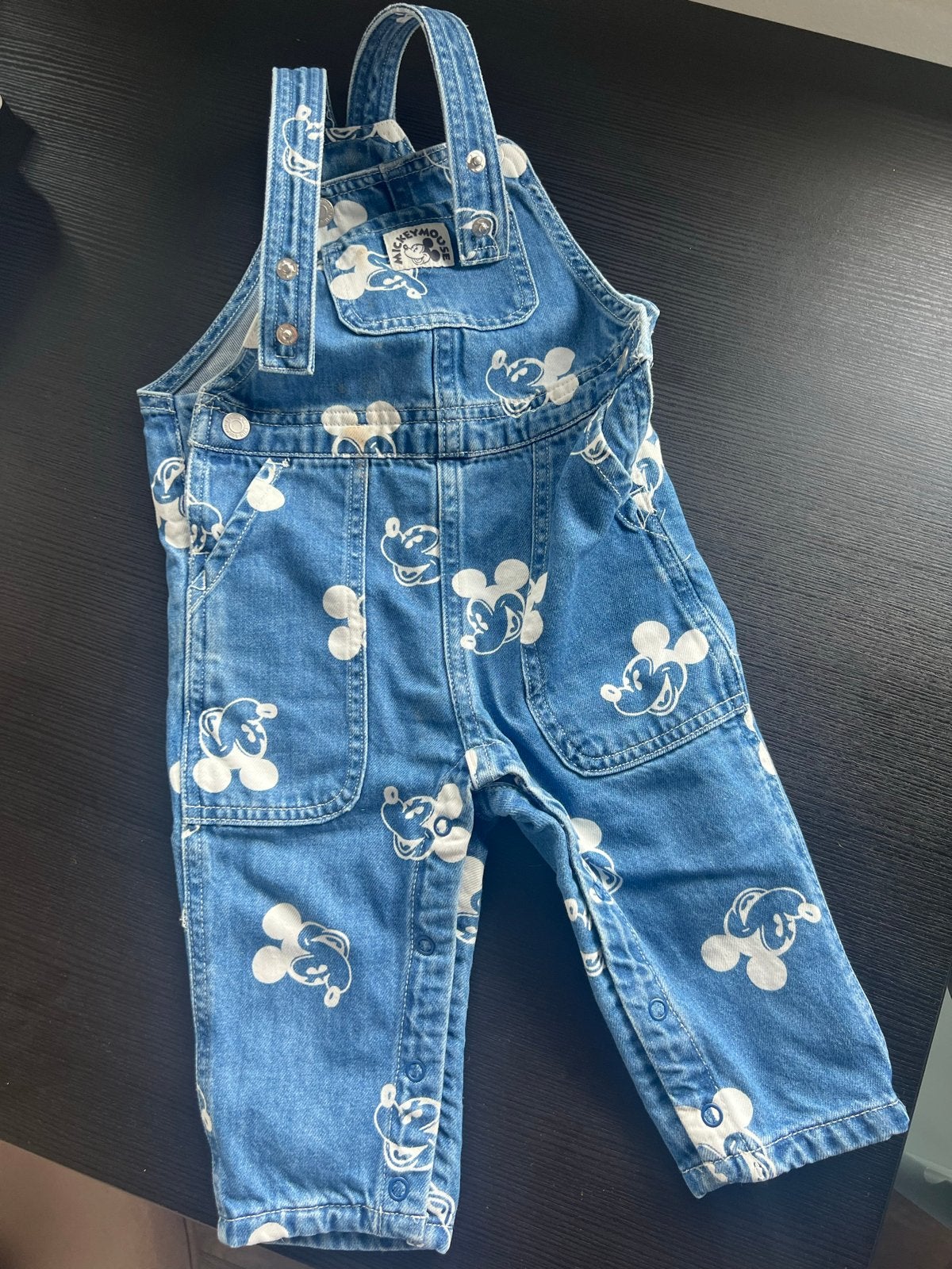 H&M Mickey Mouse spijker tuinbroek maat 80 (9-12 maanden), Kinderen en Baby's, Ophalen of Verzenden, Zo goed als nieuw, Jongetje of Meisje