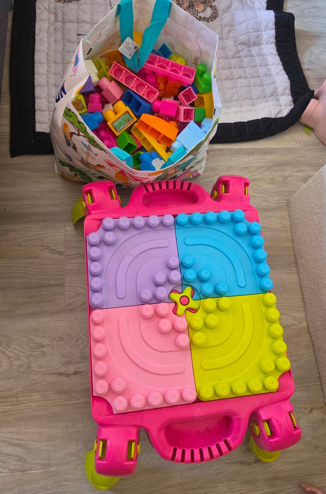 Mega Bloks bouwblokken met speeltafel, Ophalen of Verzenden, Gebruikt, Megabloks