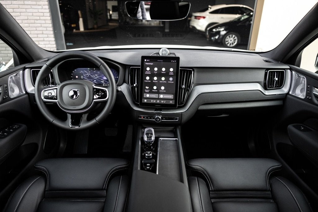 Volvo XC60 2.0 T8 AWD U Black Edition | Facelift | B&W | Mas, 12 maanden, Gebruikt, 4 cilinders, Wit