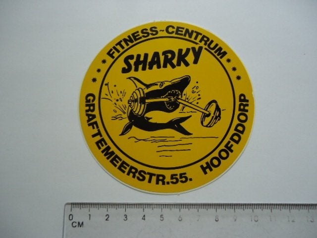 sticker oud Sharky hoofddorp sportschool haai bodybuilding, Verzenden, Zo goed als nieuw, Bedrijf of Vereniging