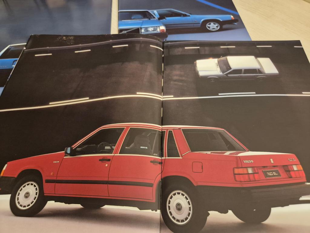 Als nieuw dikke Volvo 740 folder izgst óók kleuren en bekled, Ophalen of Verzenden, Zo goed als nieuw, Volvo