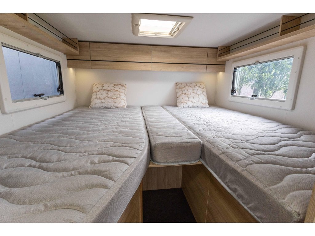 Challenger S217 Enkele bedden 2023 Webasto Zonnepaneel, Ringverwarming, Startonderbreker, Luifel, Ford