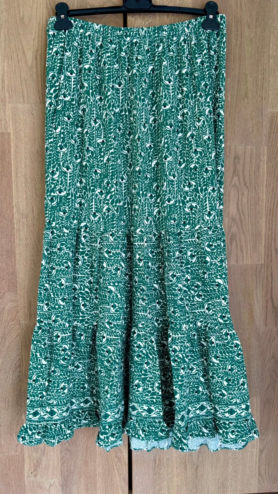 Prachtige lange rok van merk Max studio London., Kleding | Dames, Maat 38/40 (M), Ophalen of Verzenden, Zo goed als nieuw, Onder de knie