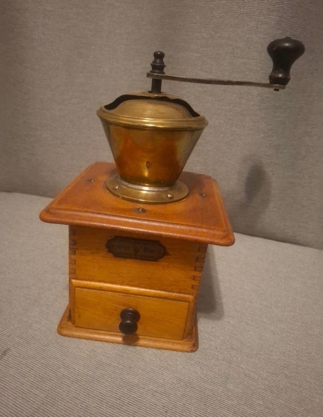 Antieke koffiemolen van De PeDe, Ophalen