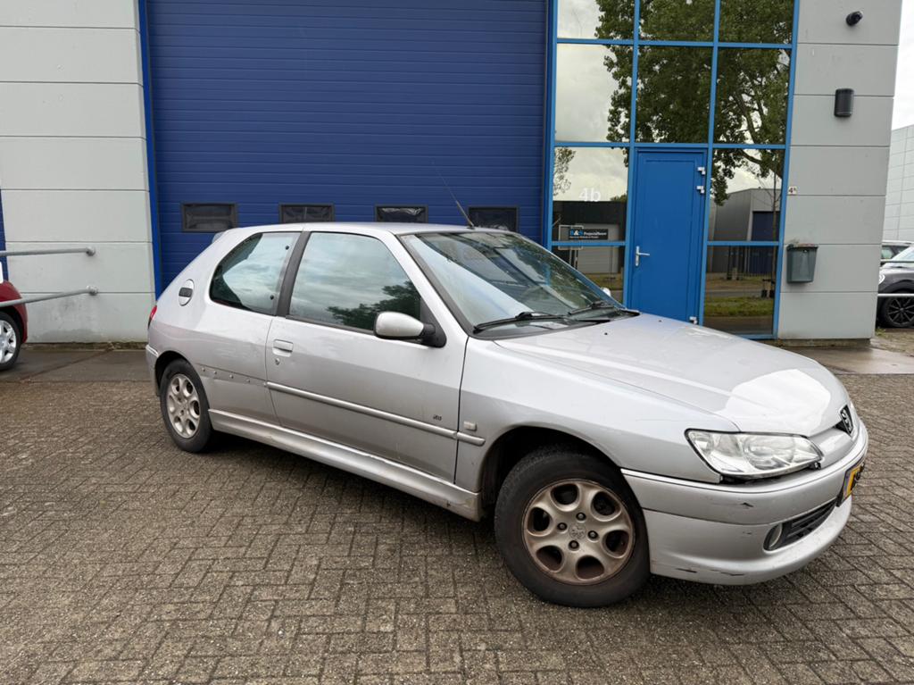 Peugeot 306 1.6 XR 2000 APK 30-01-2027| Airco|, Voorwielaandrijving, Stof, 40 €/maand, Zwart